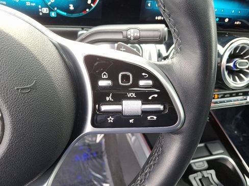 Certified 2022 Mercedes-Benz GLB 250 4MATIC image 21