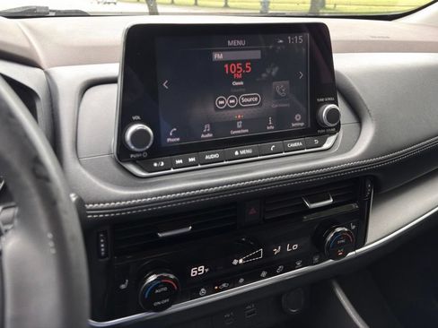 Used 2022 Nissan Rogue SV w/ SV Premium Package FWD image 9