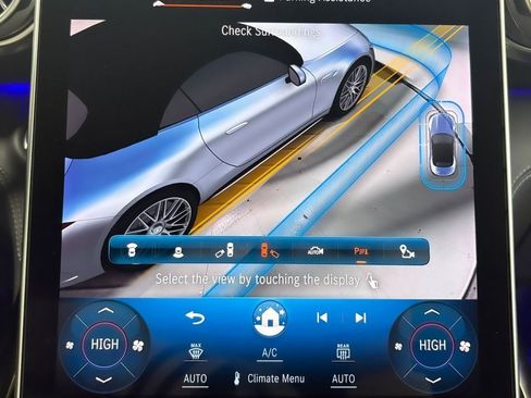 Used 2022 Mercedes-Benz SL 55 AMG 4MATIC w/ Driver Assistance Package image 24