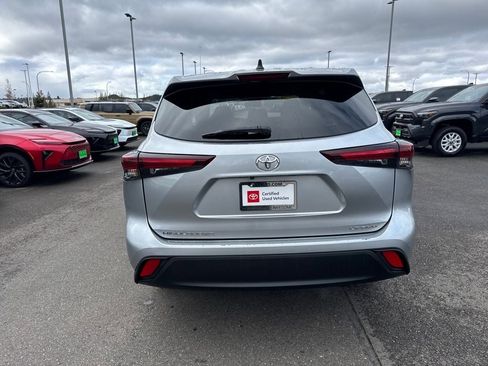 Used 2024 Toyota Highlander LE image 8