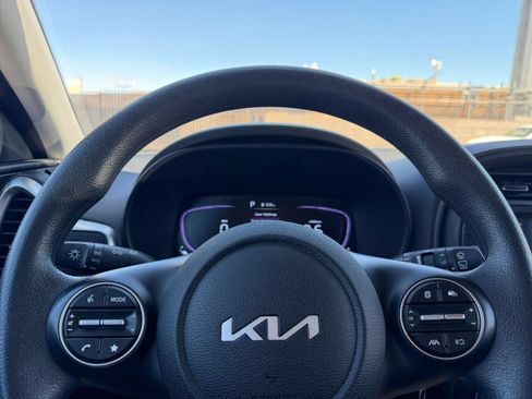Used 2025 Kia Soul LX w/ LX Technology Package FWD image 25