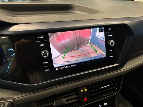 Used 2024 Volkswagen Taos SE w/ MDO Package image 12