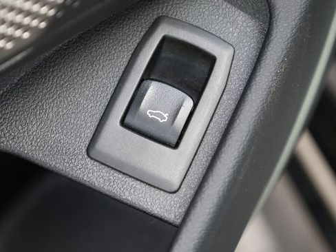 Used 2025 BMW 330i Sedan w/ Premium Package RWD image 14