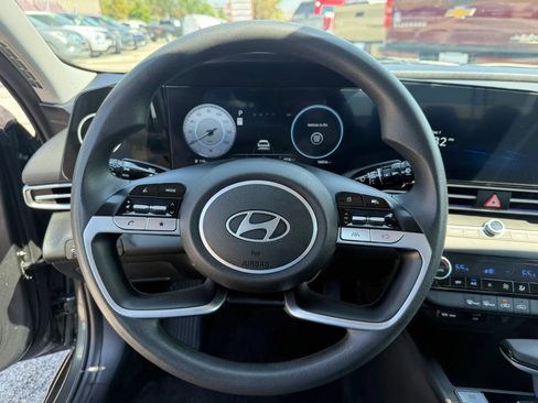 Used 2024 Hyundai Elantra SEL FWD image 20