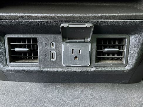 Used 2023 Chevrolet Silverado 1500 LT RWD image 16