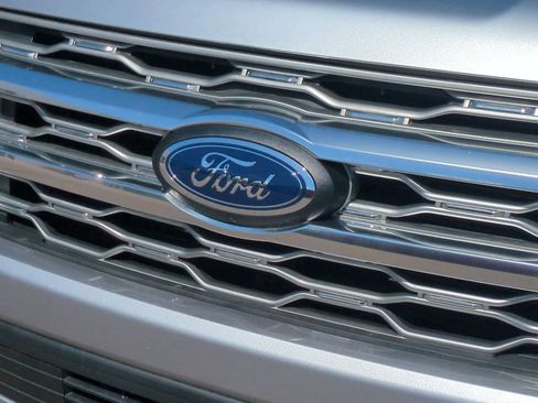 Used 2024 Ford Expedition Platinum image 12