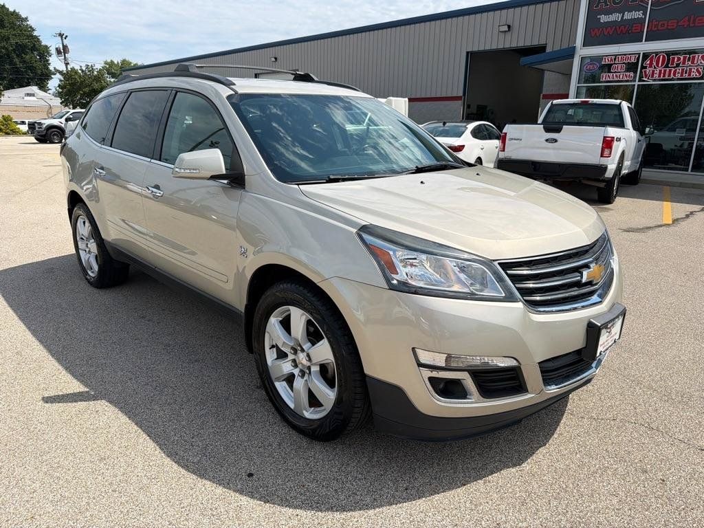 Used 2016 Chevrolet Traverse LT w/ Style and Technology Package FWD image 2