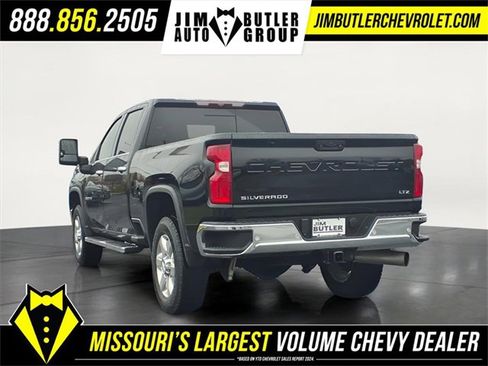Used 2022 Chevrolet Silverado 3500 LTZ image 2