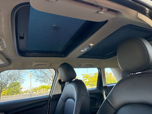 Used 2017 MINI Cooper 4-Door Hardtop image 9