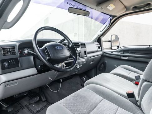 Used 2003 Ford F250 XL AWD/4WD image 2