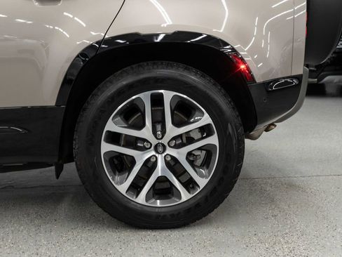 Used 2023 Land Rover Defender 110 X-Dynamic SE AWD/4WD image 39