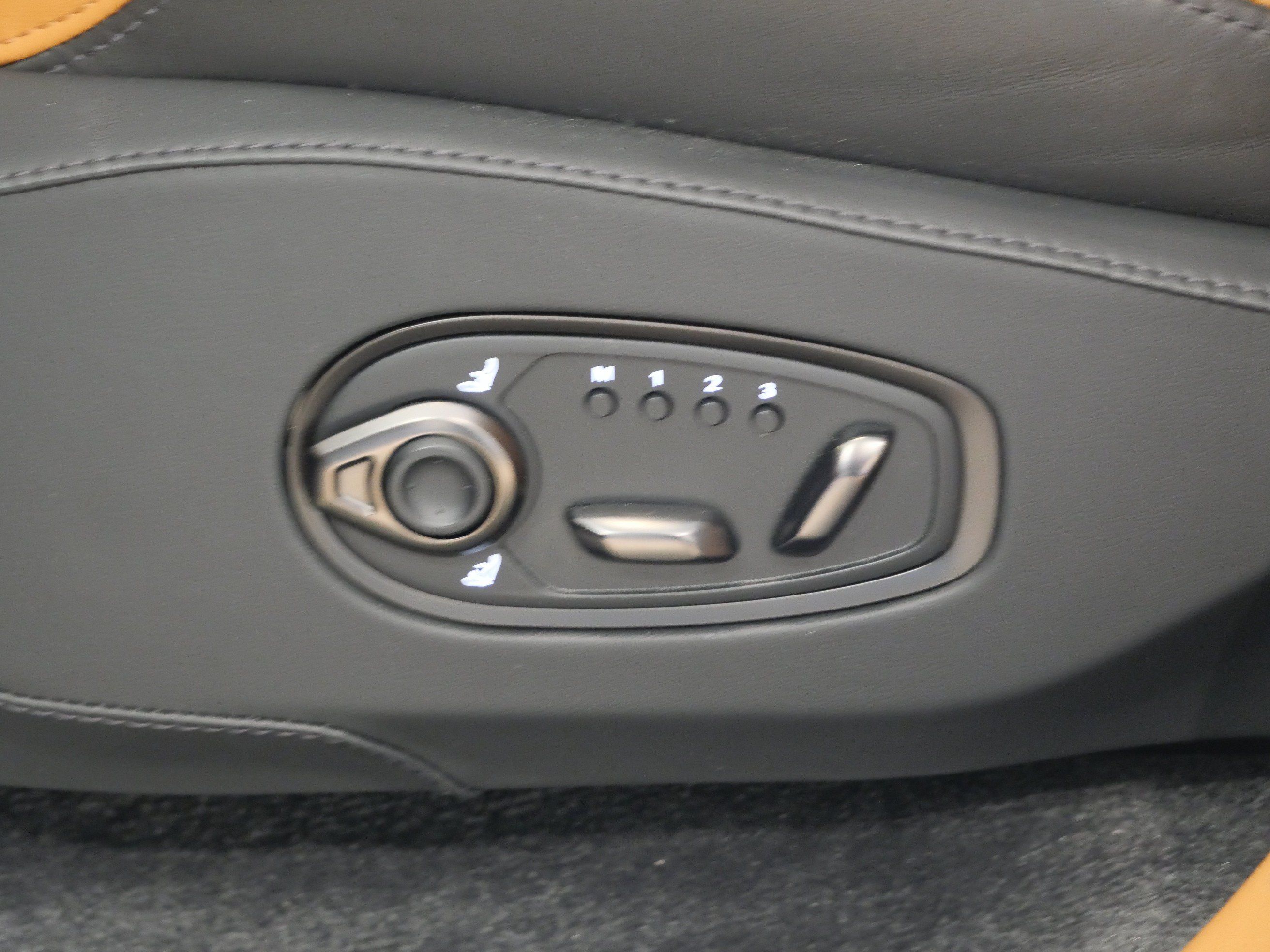 Used 2023 Aston Martin DBX AWD/4WD image 13