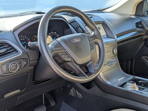 Certified 2020 Ford Edge SE image 21