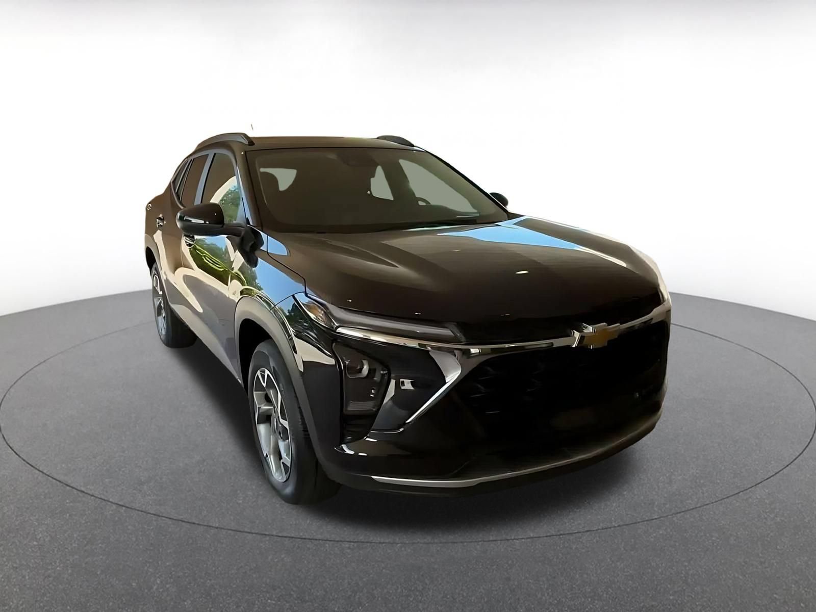 Used 2025 Chevrolet Trax LT FWD image 3