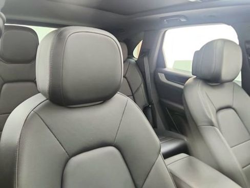 Used 2025 Porsche Cayenne w/ Premium Package image 21