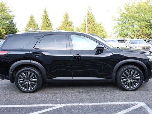 Certified 2025 Nissan Pathfinder SL w/ SL Premium Package FWD image 5