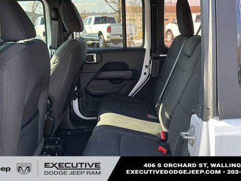 Used 2022 Jeep Wrangler Unlimited Sahara w/ Cold Weather Group AWD/4WD image 20