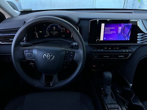 Used 2025 Toyota Camry LE image 13