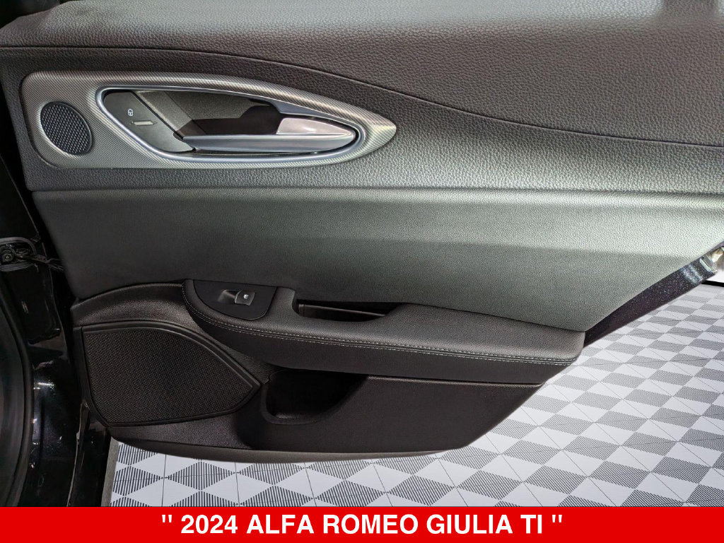 Used 2024 Alfa Romeo Giulia Ti AWD/4WD image 32