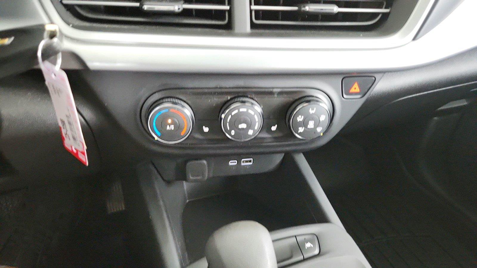 Used 2024 Chevrolet Trax RS FWD image 31