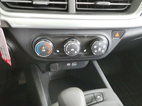 Used 2024 Chevrolet Trax RS FWD image 31