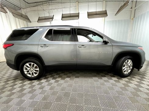 Used 2021 Chevrolet Traverse LT image 19