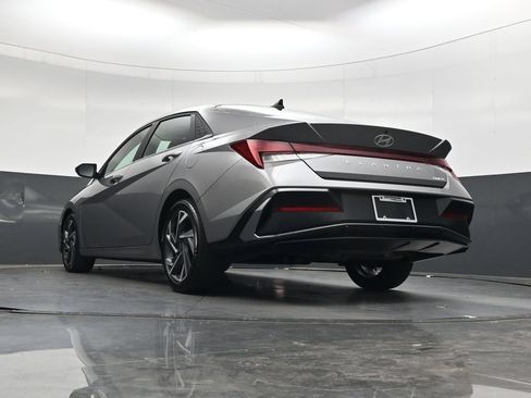 Used 2025 Hyundai Elantra Limited FWD image 35