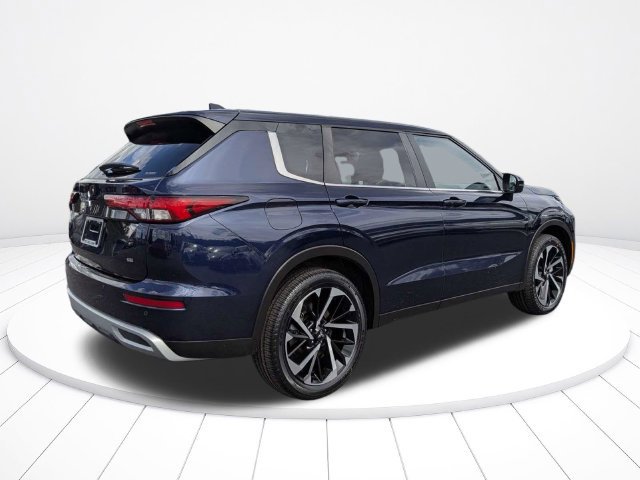 Used 2024 Mitsubishi Outlander SE AWD/4WD image 3