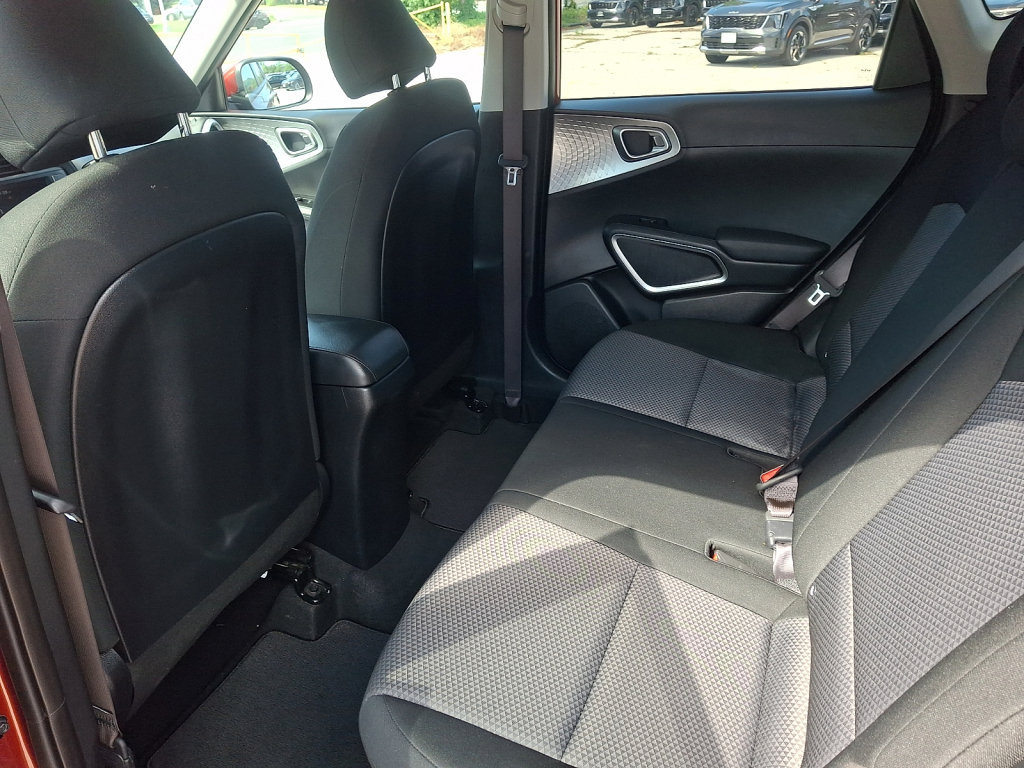 Used 2024 Kia Soul LX w/ LX Technology Package FWD image 21
