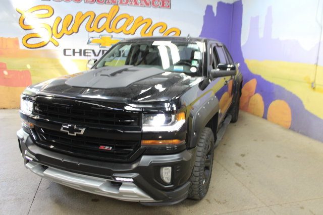 Used 2017 Chevrolet Silverado 1500 LT w/ Midnight Edition AWD/4WD image 4