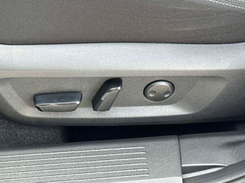 Used 2025 Nissan Rogue SV FWD image 16