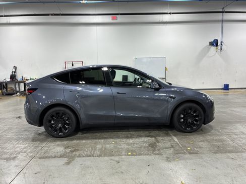 Certified 2023 Tesla Model Y Long Range AWD/4WD image 7