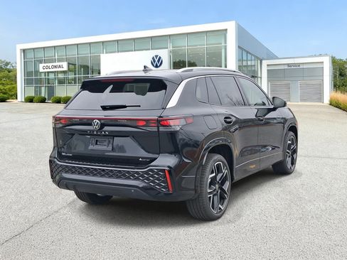 New 2026 Volkswagen Tiguan SEL R-Line AWD/4WD image 2