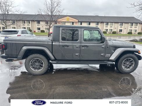 Used 2021 Jeep Gladiator Overland w/ Popular Equipment Package image 3