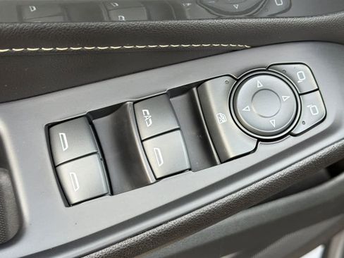 Used 2022 Chevrolet Traverse LT image 13