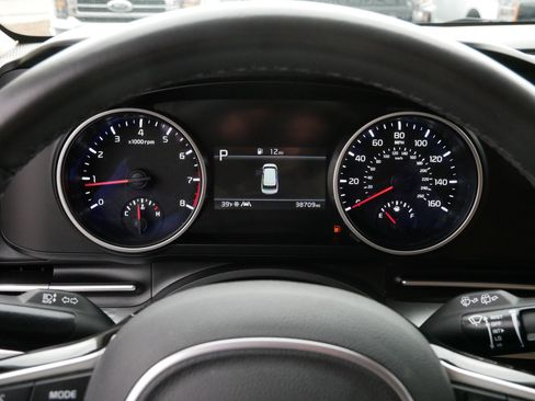 Used 2024 Kia Carnival LX image 21