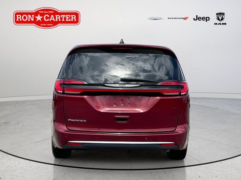 Certified 2023 Chrysler Pacifica Touring-L FWD image 5