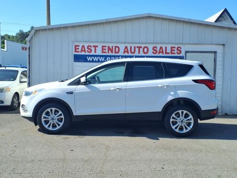 Used 2019 Ford Escape SE FWD image 2
