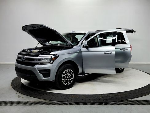 Used 2023 Ford Expedition Max XLT image 11