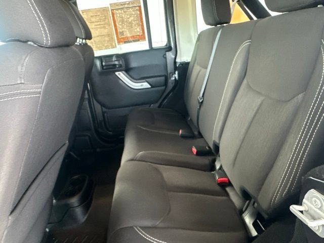 Used 2016 Jeep Wrangler Unlimited Sahara w/ Connectivity Group AWD/4WD image 22