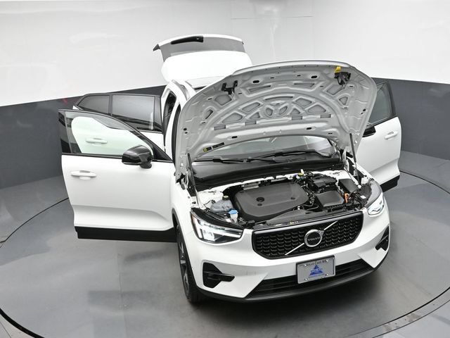 Used 2023 Volvo XC40 B5 Plus w/ Protection Package Premier AWD/4WD image 50