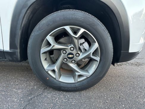 Used 2025 Chevrolet Trax LT image 28