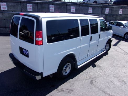 Used 2016 Chevrolet Express 3500 LT w/ LT Preferred Equipment Group image 8