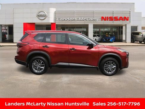 Used 2025 Nissan Rogue S image 2