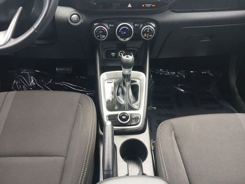 Used 2024 Hyundai Venue SEL FWD image 11