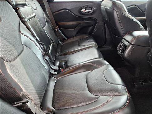 Used 2017 Jeep Cherokee Trailhawk AWD/4WD image 21