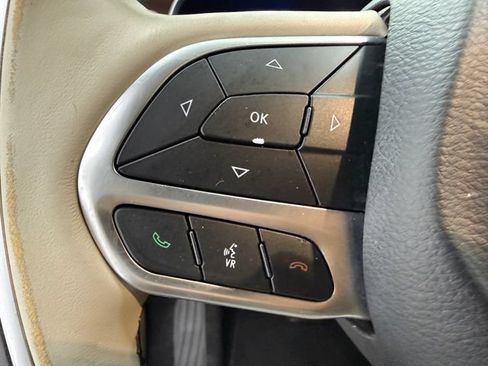 Used 2020 Chrysler Pacifica Limited FWD image 10