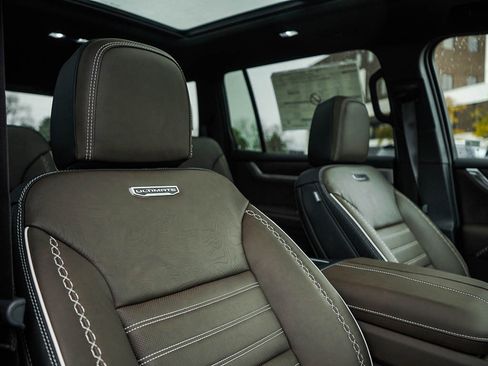 New 2026 GMC Acadia Denali Ultimate w/ LPO, Floor Liner Package AWD/4WD image 12