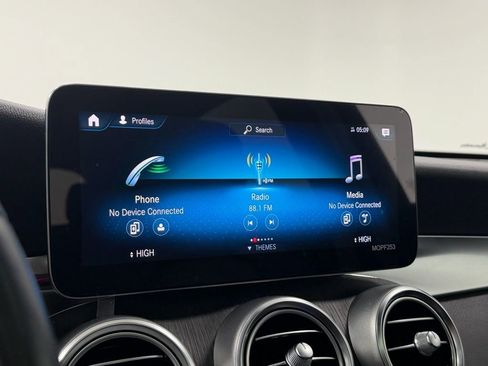 Used 2021 Mercedes-Benz GLC 300 4MATIC w/ AMG Line image 19