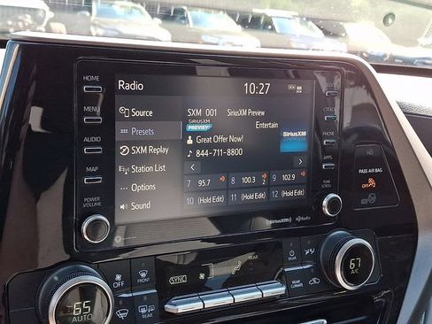 Used 2020 Toyota Highlander LE AWD/4WD image 16